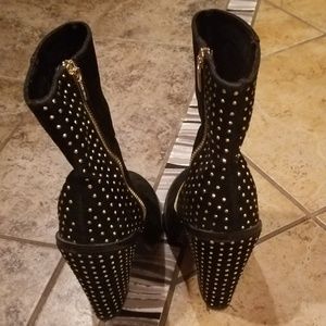 Women's boots size 6M